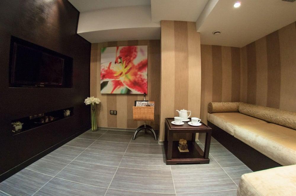 Donatello Boutique Hotel Almatî Exterior foto